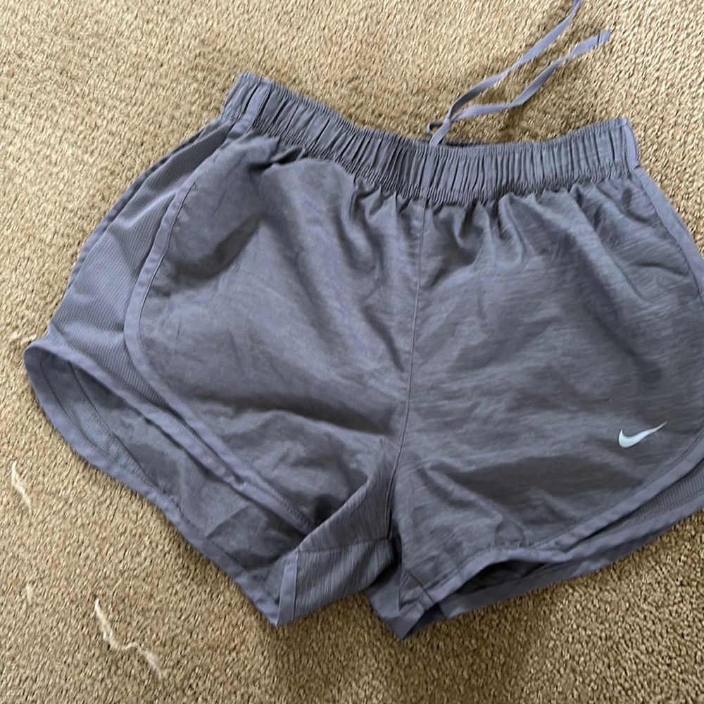 women’s gray Nike shorts